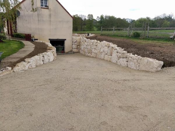 Aménagement cour, descente de sous-sol et terrasse par PERCHE TP à la Gonfrière 61 